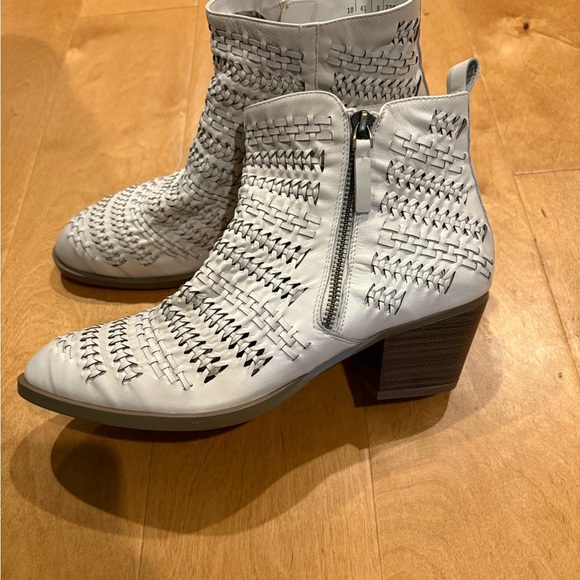 Gap Woven leather ankle boots booties 10 ivory white  like new - Picture 7 of 7